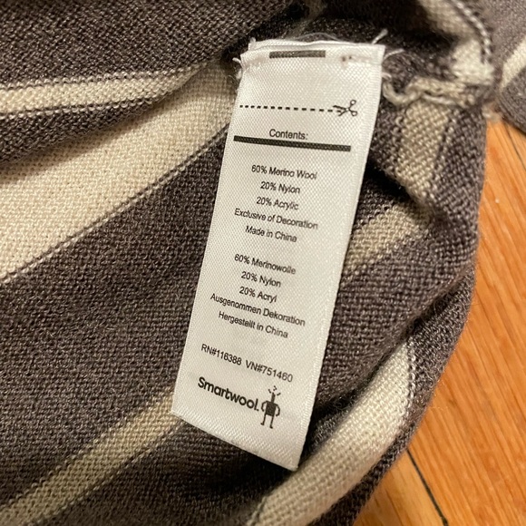 Smartwool Fitted V-Neck Brown and Cream Striped Sweater - Size M - Picture 5 of 5